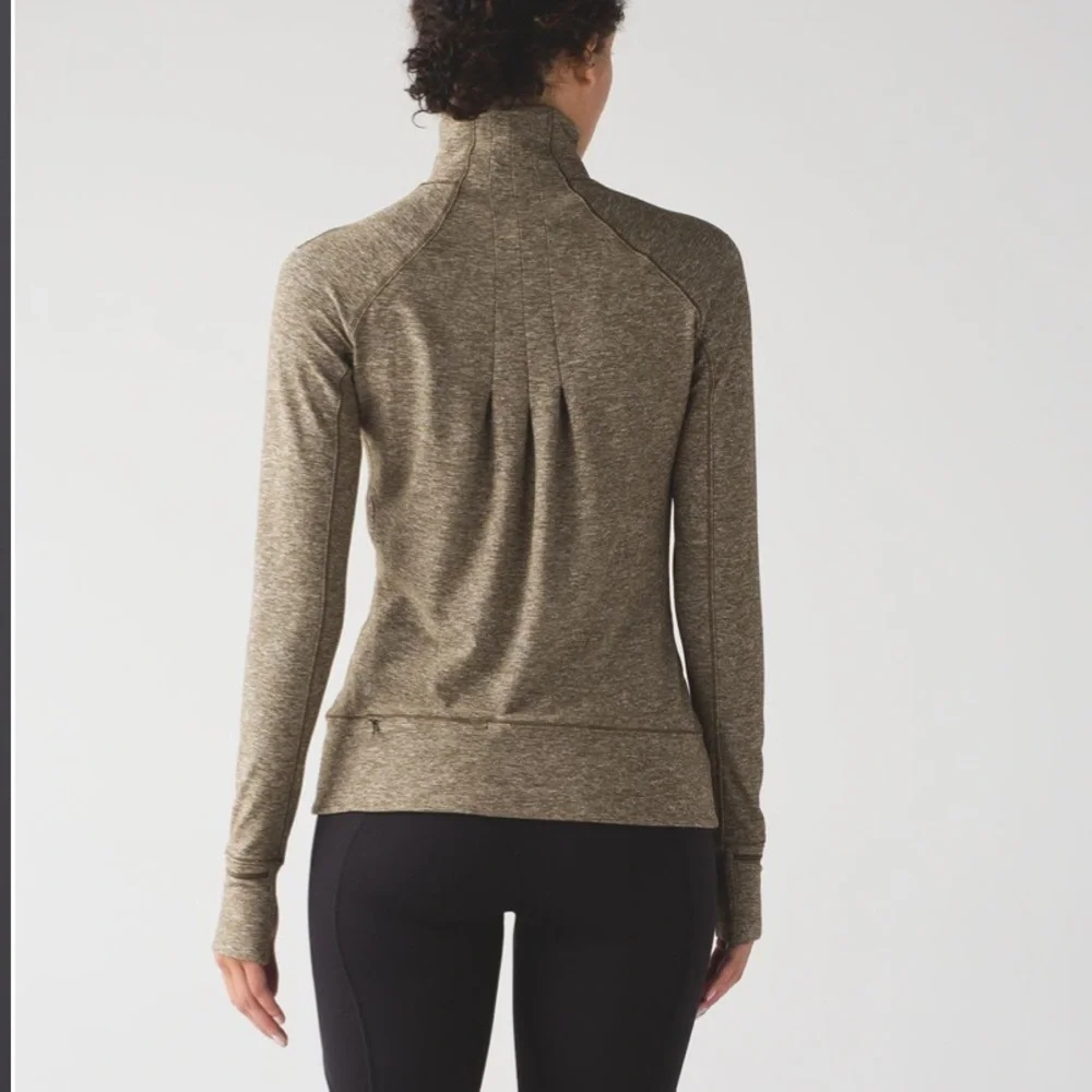 • Lululemon • Women’s Rush Hour 1/2 Zip Sweatshirt  Heathered Military Green 2